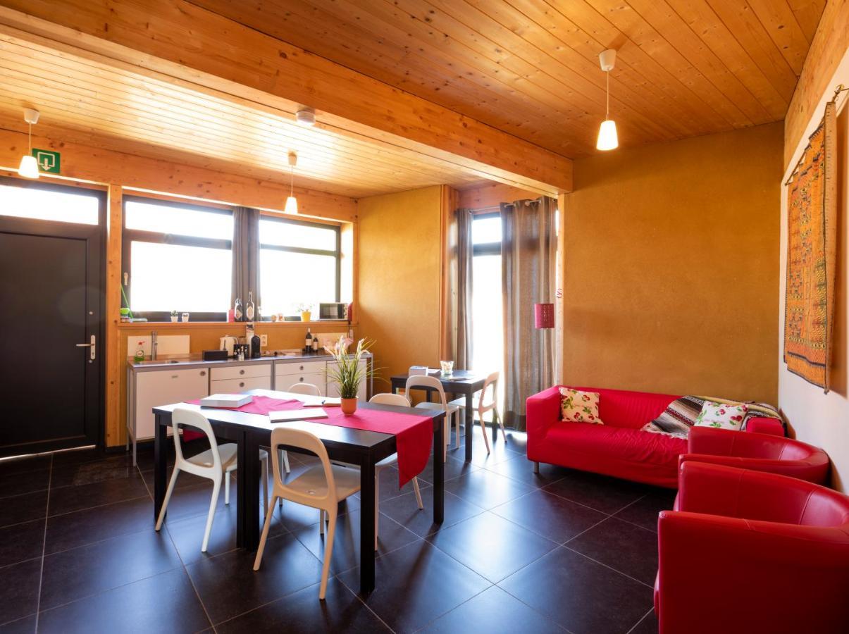 B&B Casa De Paja Синт-Тройден Екстериор снимка