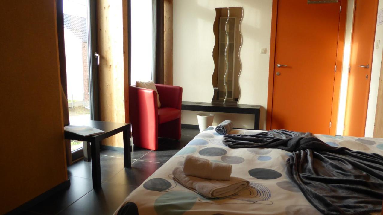 B&B Casa De Paja Синт-Тройден Екстериор снимка